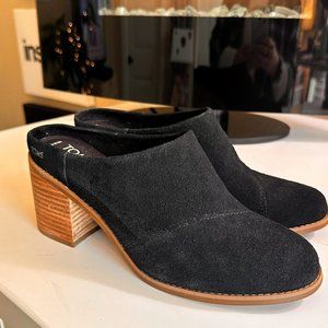 Never worn Tom's Evelyn mules size 9